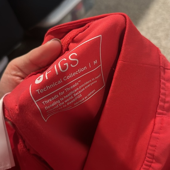 Figs High Waisted Yola Skinny Scrub Pants in Neon red - Picture 2 of 2